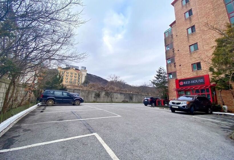 מוטל Asan Red House