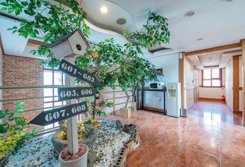 מוטל Asan Red House