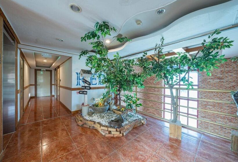 מוטל Asan Red House