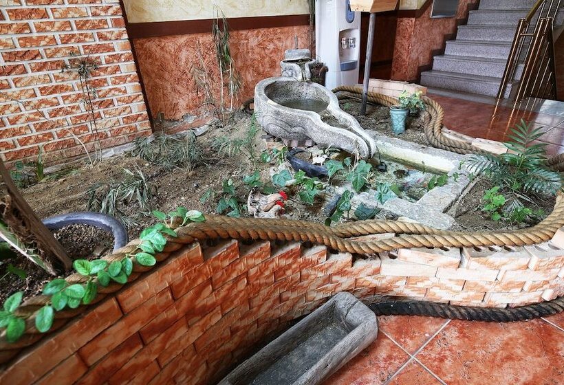 מוטל Asan Red House