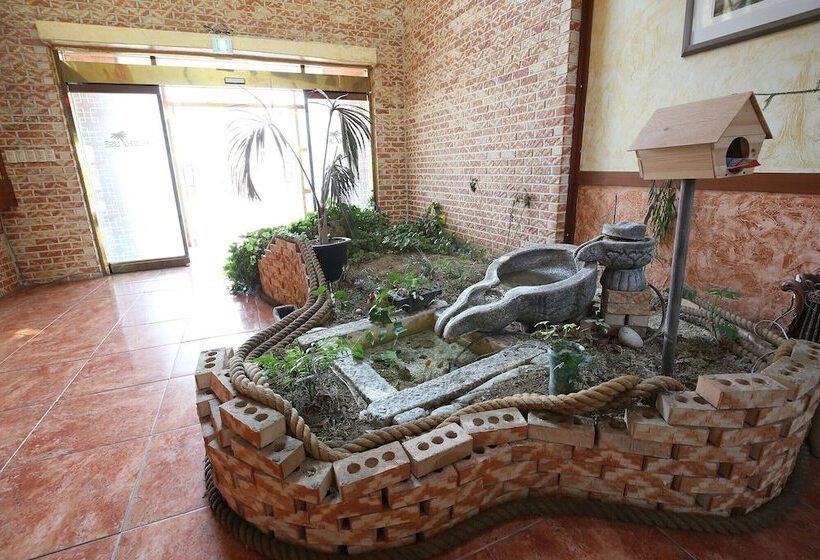 מוטל Asan Red House