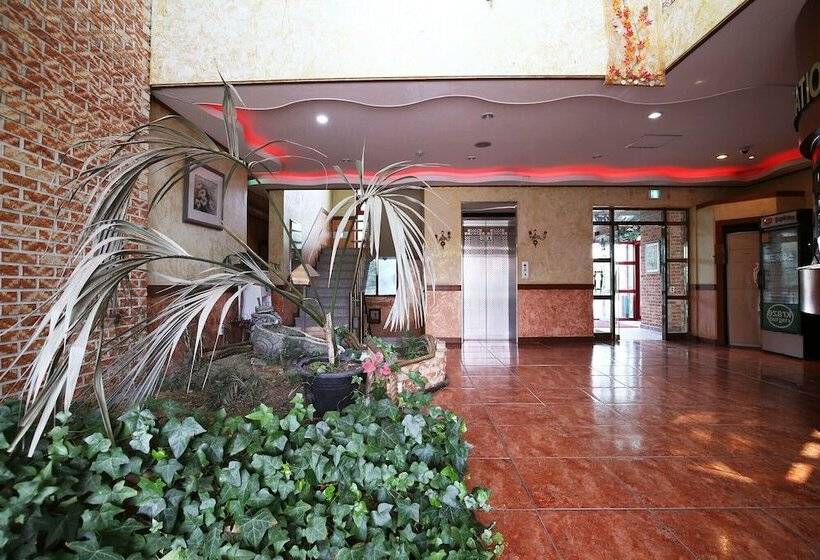 מוטל Asan Red House