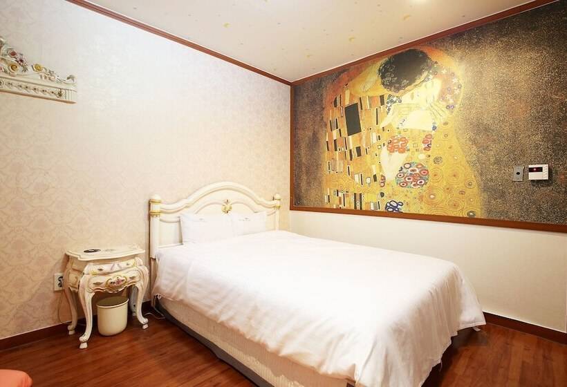 מוטל Asan Red House