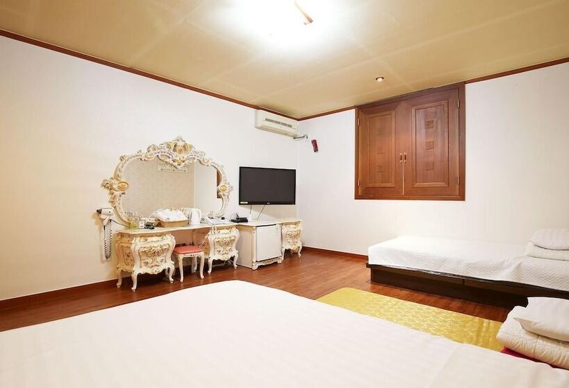 מוטל Asan Red House