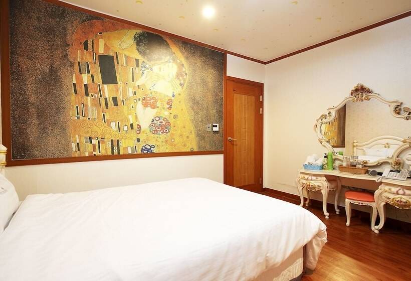 מוטל Asan Red House