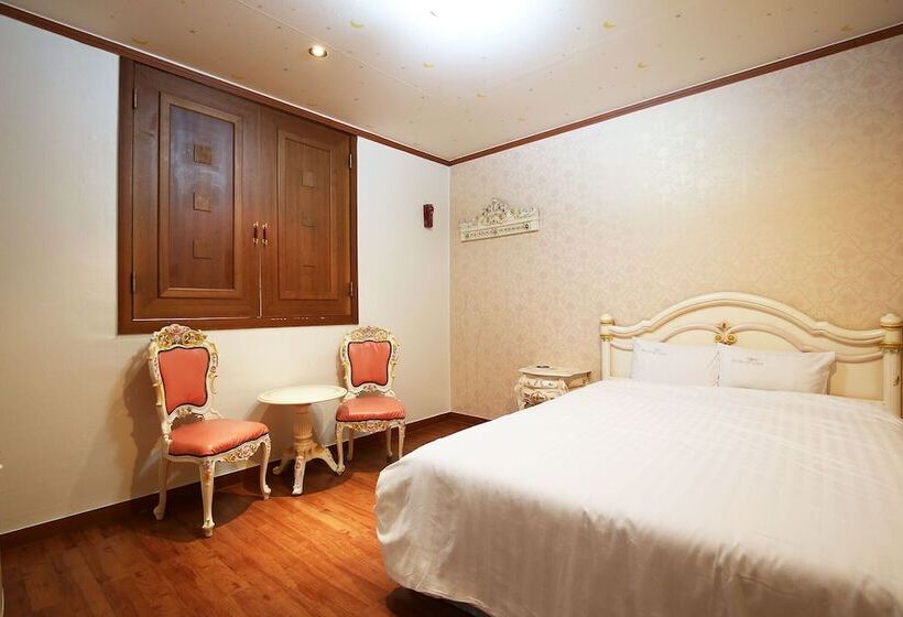 מוטל Asan Red House