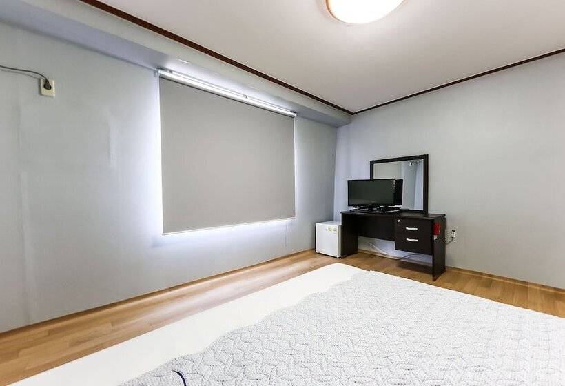 Motel Boryeong Woori Beach