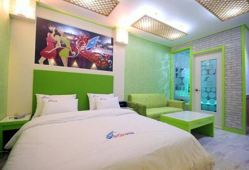 מוטל Buan Gyeokpo Some