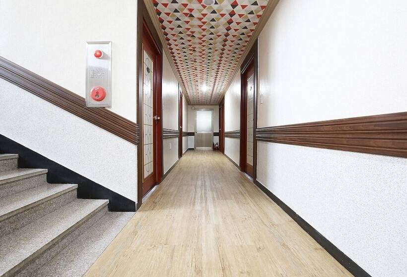 汽车旅馆  Buyeo Moonstone