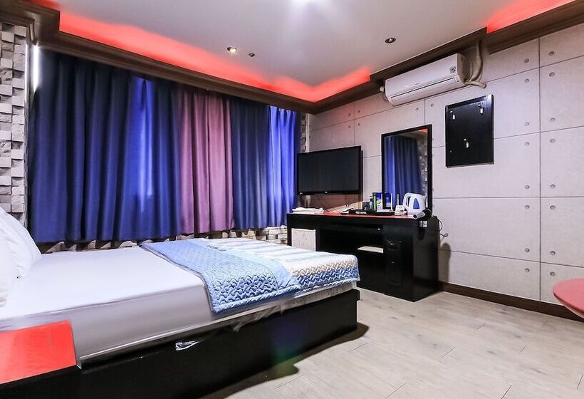 모텔 Changwon Bonggokdong Seven