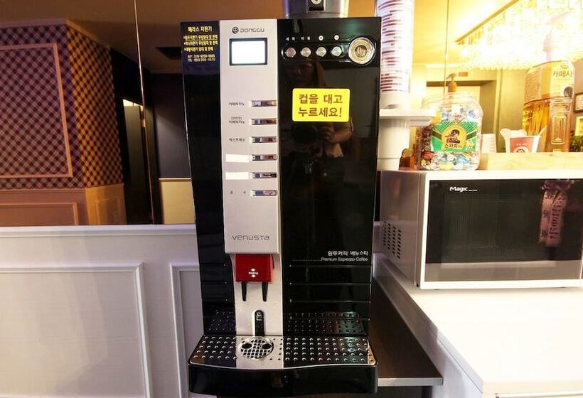 汽车旅馆  Changwon Yongho Dong Zeta