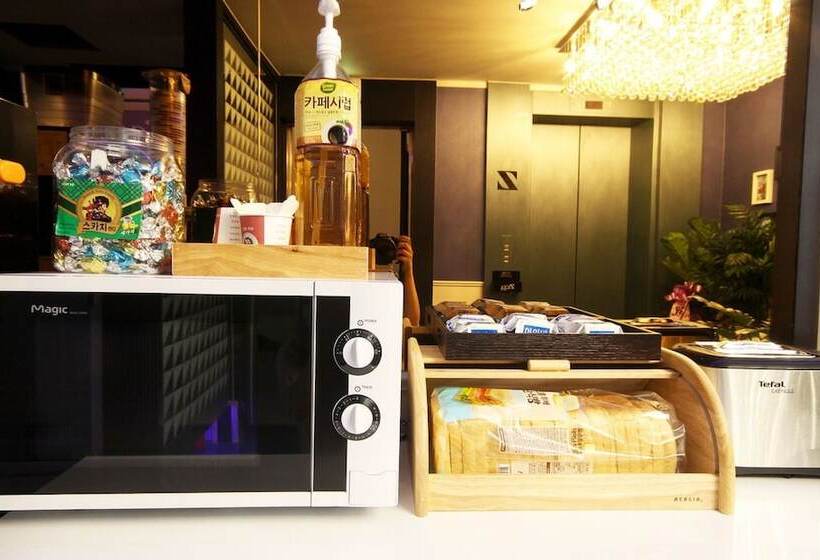 汽车旅馆  Changwon Yongho Dong Zeta