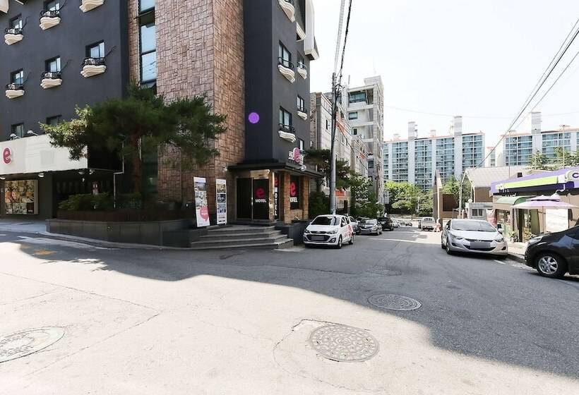 فندق على الطريق Cheonan E