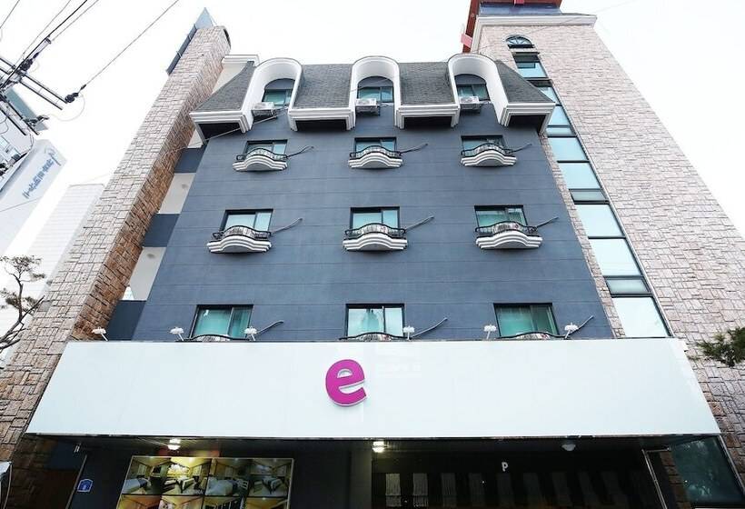 فندق على الطريق Cheonan E