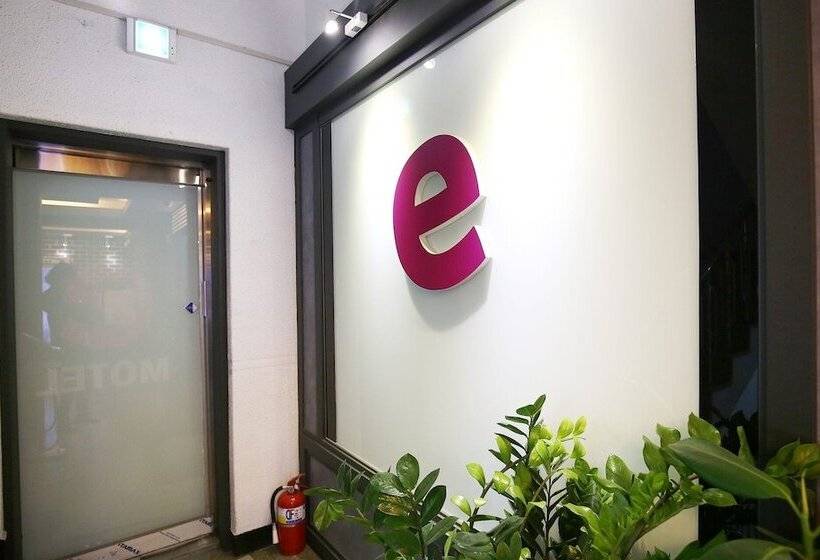 فندق على الطريق Cheonan E