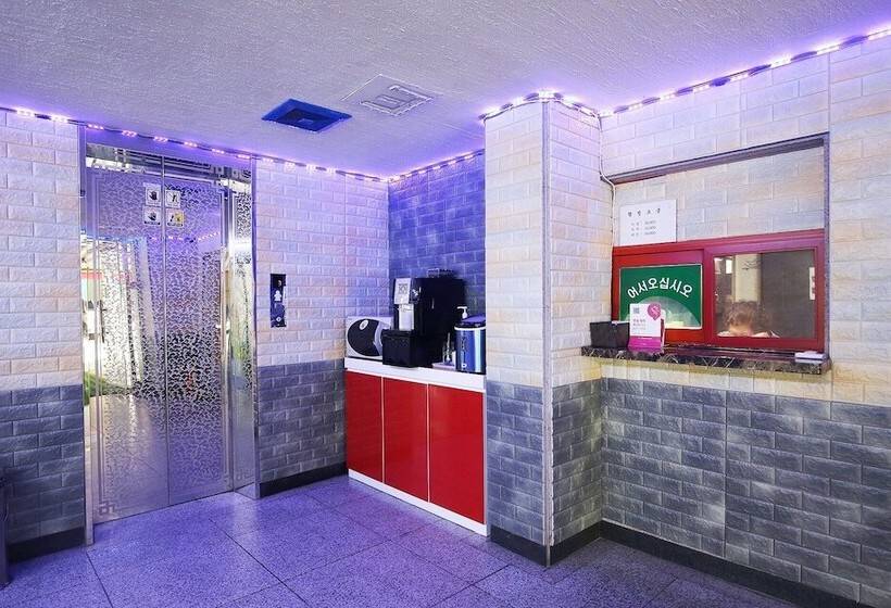 فندق على الطريق Cheongju Four Seasons