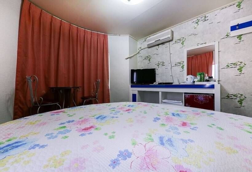 فندق على الطريق Cheongju Four Seasons