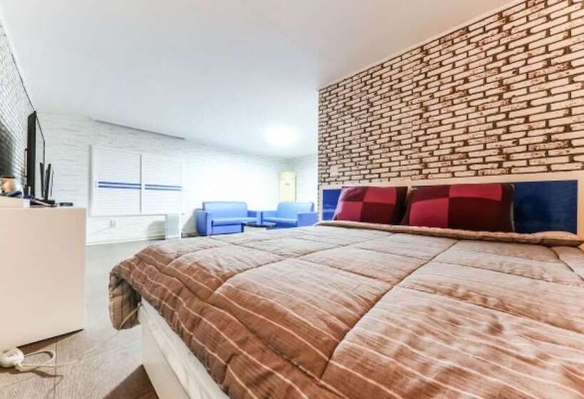 فندق على الطريق Cheongju Four Seasons