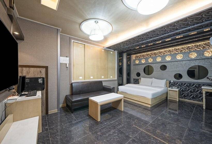 מוטל Gimcheon Ventian