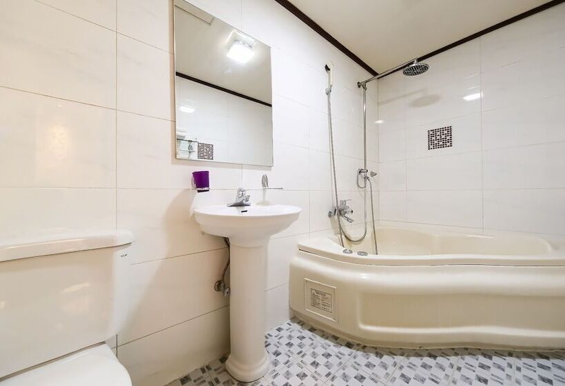 فندق على الطريق Gumi Wonpyeong Freesia