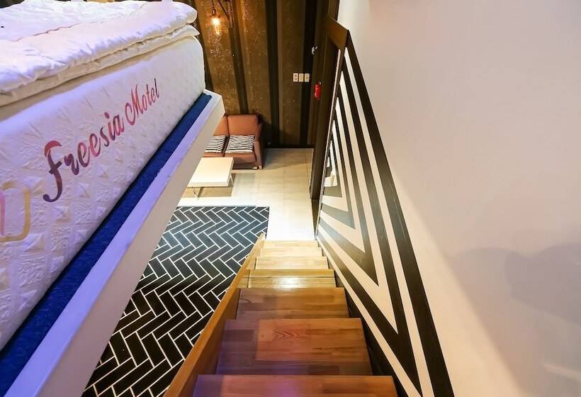 מוטל Gumi Wonpyeong Freesia