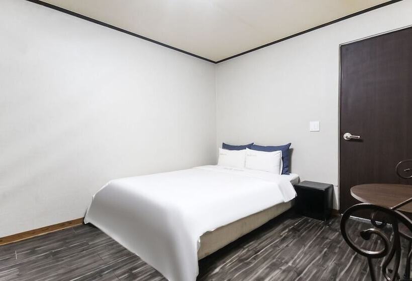 מוטל Gunsan B And B