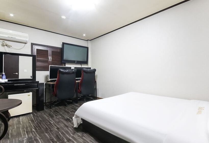 מוטל Gunsan B And B