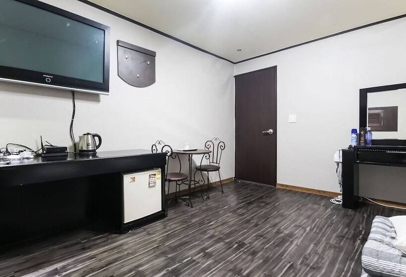 מוטל Gunsan B And B