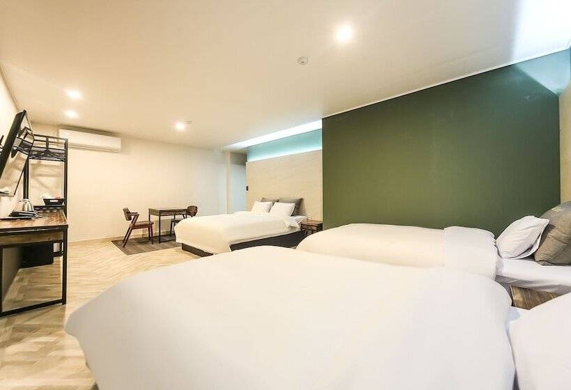 فندق على الطريق Gunsan H