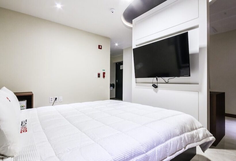 Мотель Gyeongju B And W