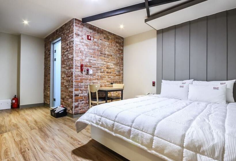 Мотель Gyeongju B And W