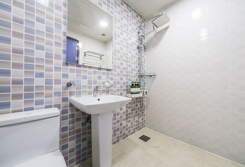 Мотель Gyeongju B And W