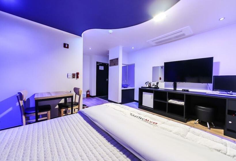 Мотель Gyeongju B And W