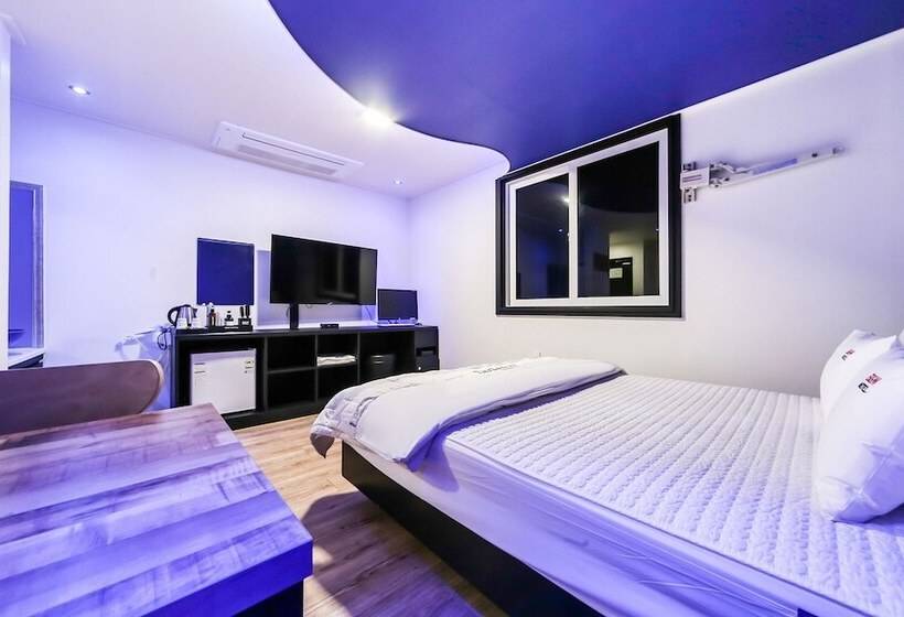 Мотель Gyeongju B And W