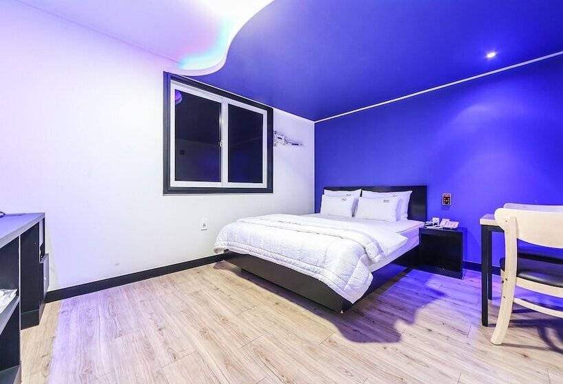 Мотель Gyeongju B And W