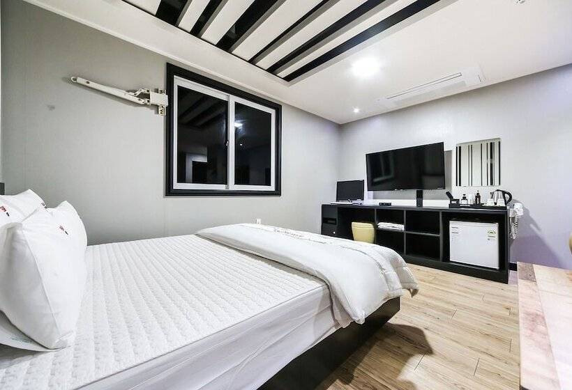 Мотель Gyeongju B And W