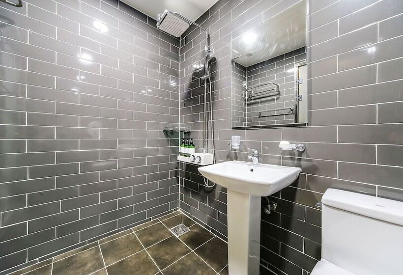 Мотель Gyeongju B And W