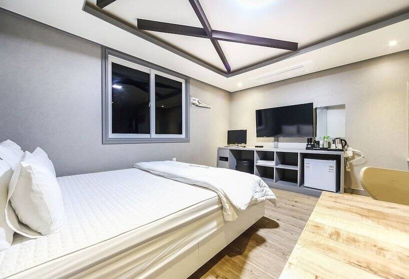 Мотель Gyeongju B And W