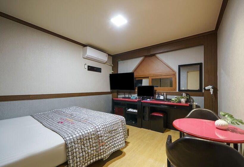 فندق على الطريق Gyeongsan Bless