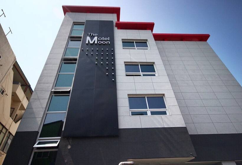 Motel Haman The Moon