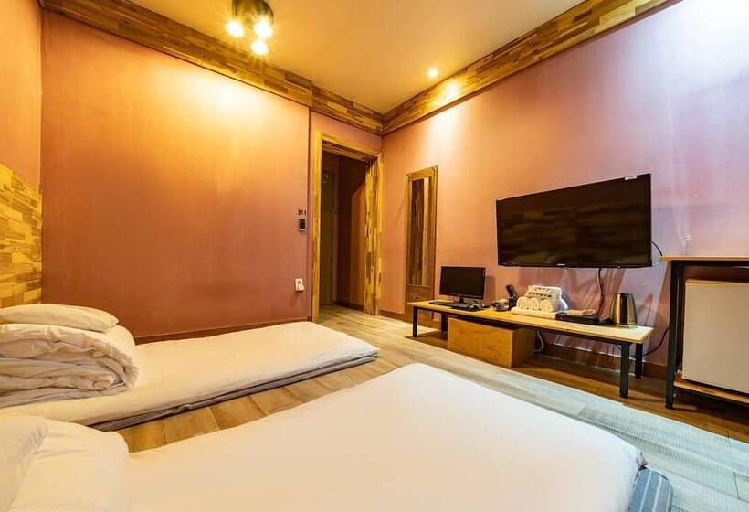 מוטל Hongcheon Dalkkum