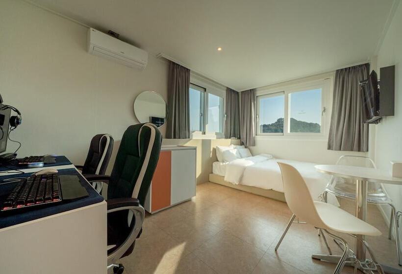 Мотель Icheon Cozy Air Hotel Seolbong Lake