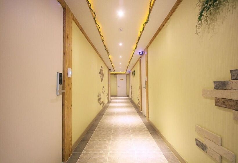 فندق على الطريق Iksan Jjak