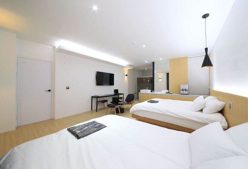 Motel Indeokwon Brownstone