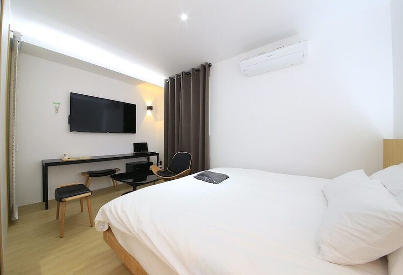 מוטל Indeokwon Brownstone