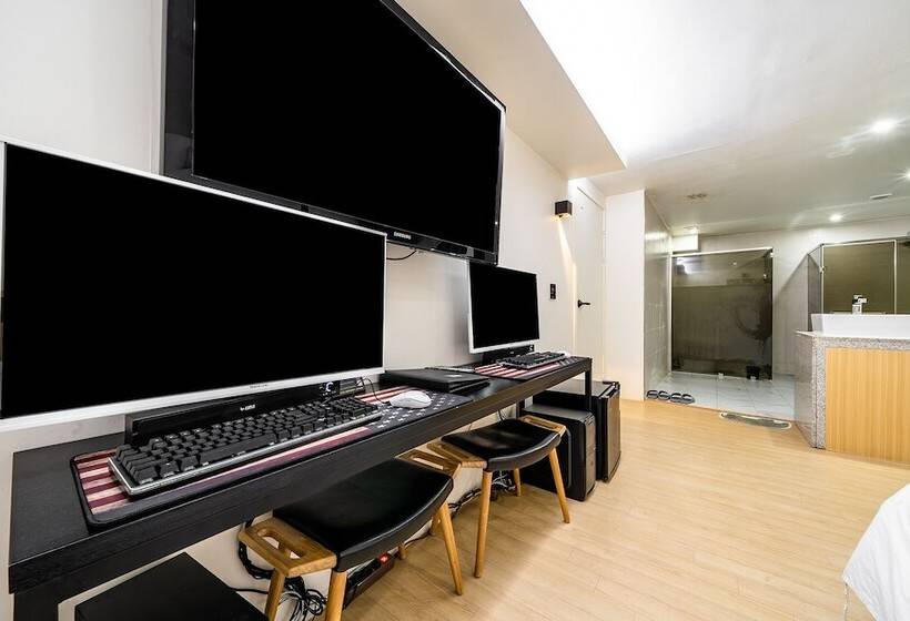 Motel Indeokwon Brownstone