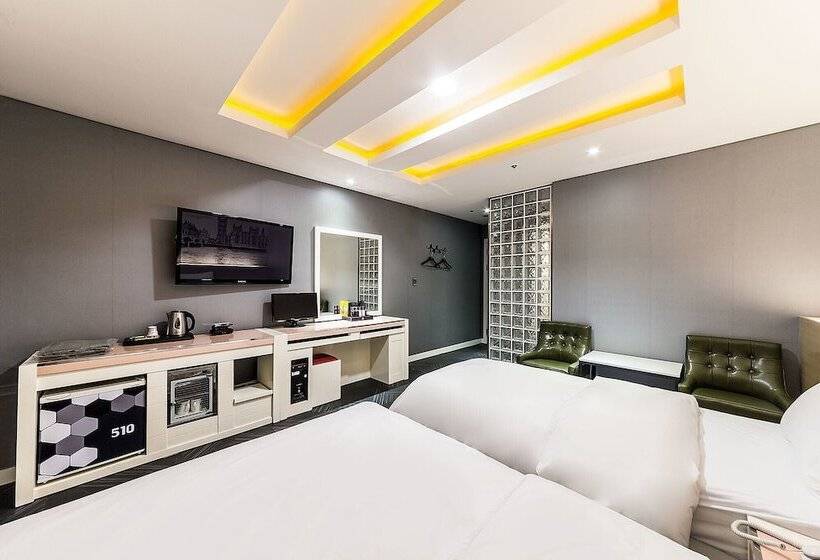 Motel Indeokwon Cello