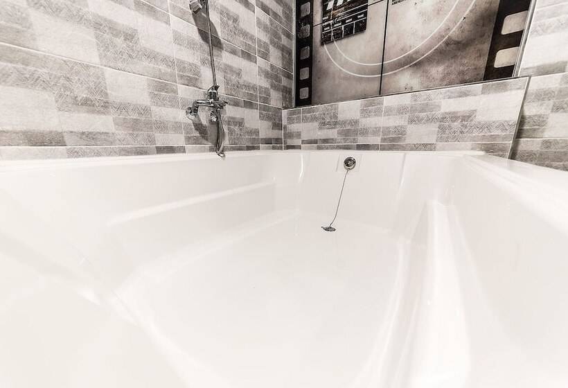 מוטל Indeokwon Cello