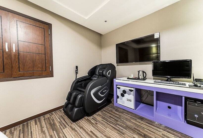 Motel Indeokwon Cello