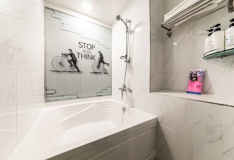 Motel Indeokwon Cello